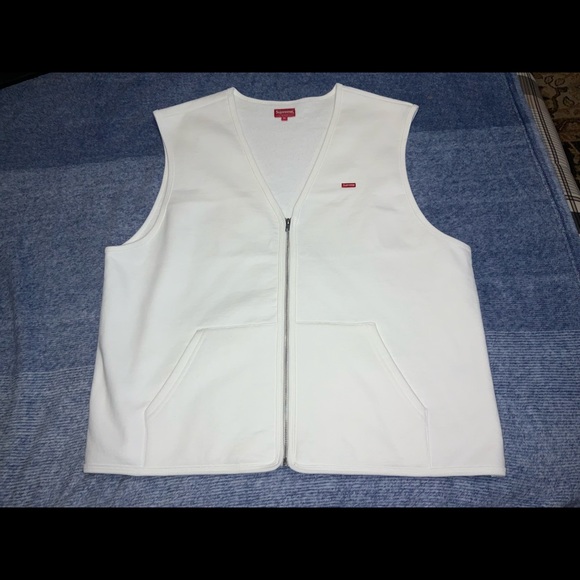 NWT SUPREME men’s small box on zippered vest. XL